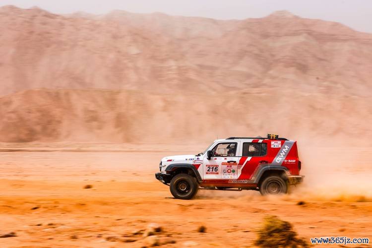 2025环塔SS4：鏖战沙海老兵 韩魏稳步前进